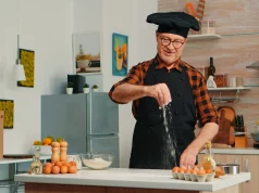 Recette du soufflé salé : une belle entrée bien gonflée un chef de cuisine en train de préparer la recette du souffle sale